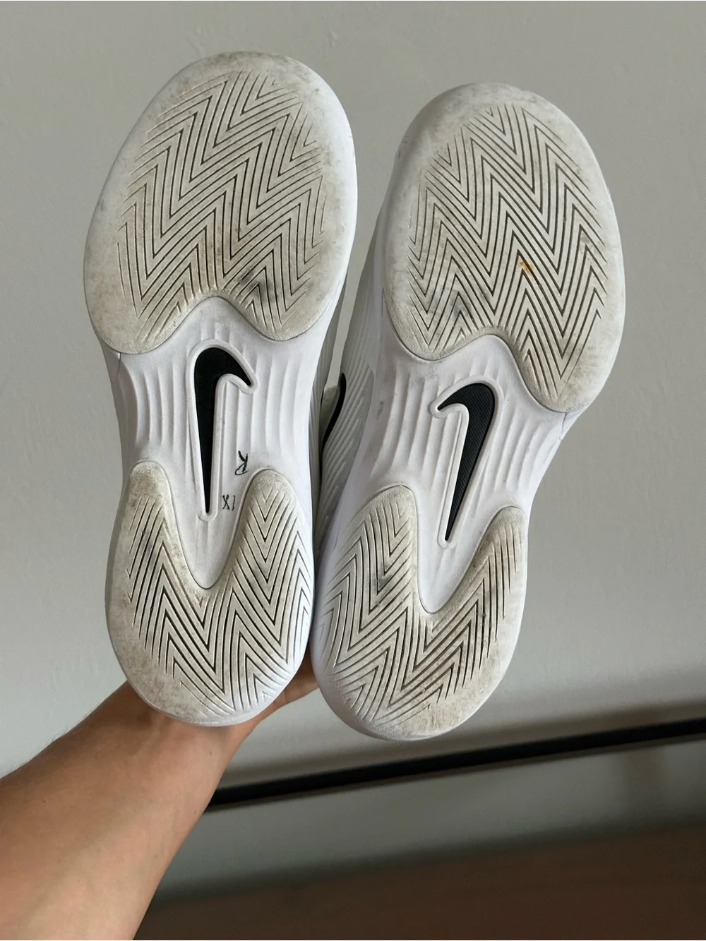 Nike Vapor 12 Women's Hard Court Tennis Shoes Size 6.5